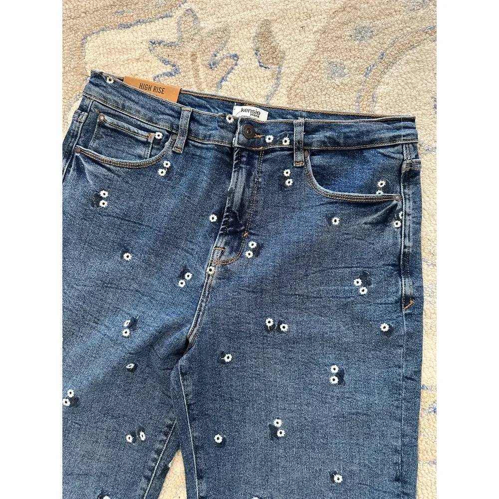 Kensie Jeans Kenzie Jeans The Ella High Rise Straight With Embroidery in Blue - Picture 2 of 5